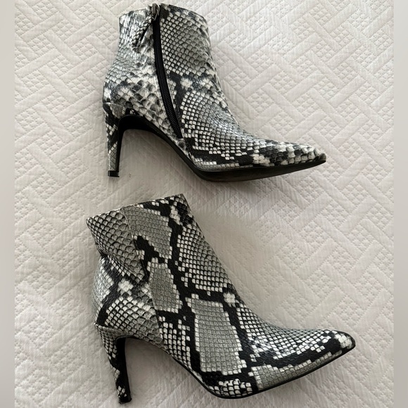 Snake Print Booties - Picture 1 of 6